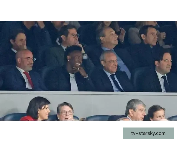 伯纳乌球迷高举反种族主义横幅